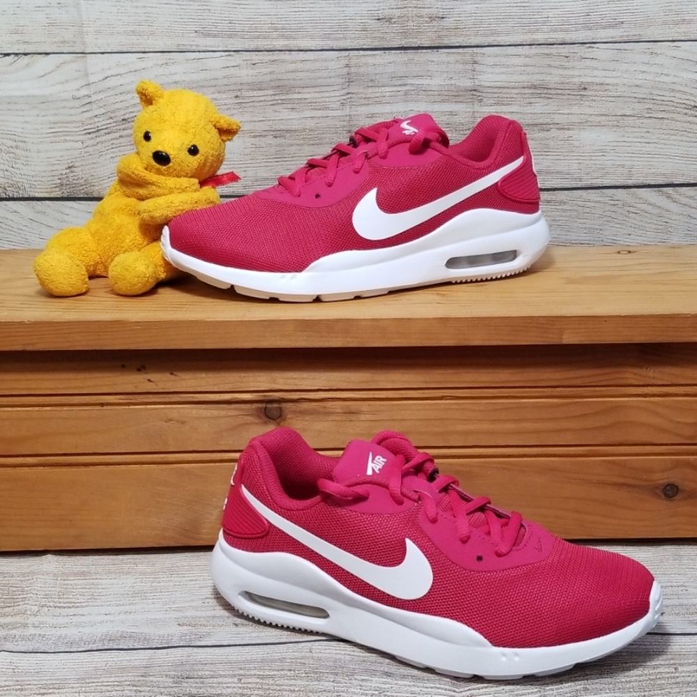 Nike Air Max Oketo Running Shoes